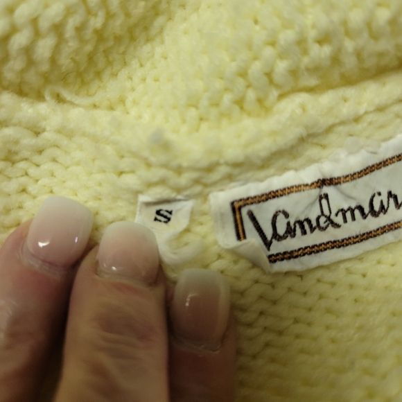 Sweater - Picture 5 of 6